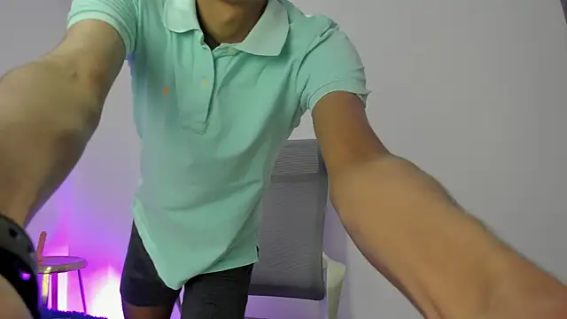 Snapshot of TwinkD_asian chatting on 10.18.25 TwinkD asian online show from 10.18.25