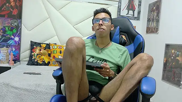 Snapshot of TwinkD_asian chatting on 10.22.25 TwinkD asian online show from 10.22.25