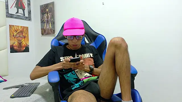 Snapshot of TwinkD_asian chatting on 10.25.25 TwinkD asian online show from 10.25.25