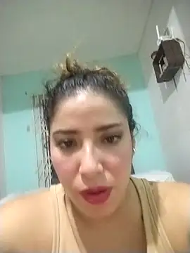 Snapshot of Yvonny27 chatting on 03.01.26 Yvonny27 online show from 03.01.26