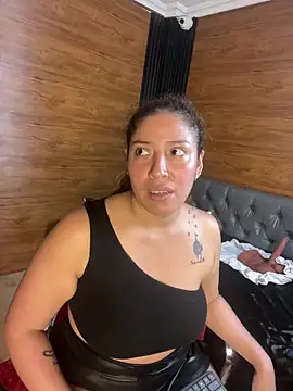 Snapshot of Yvonny27 chatting on 03.09.26 Yvonny27 online show from 03.09.26