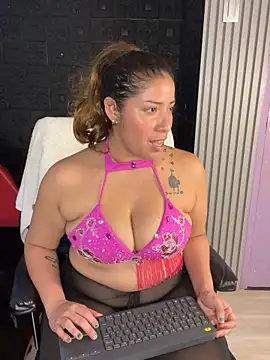 Snapshot of Yvonny27 chatting on 03.17.26 Yvonny27 online show from 03.17.26