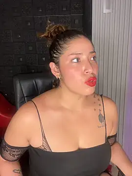 Snapshot of Yvonny27 chatting on 03.22.26 Yvonny27 online show from 03.22.26