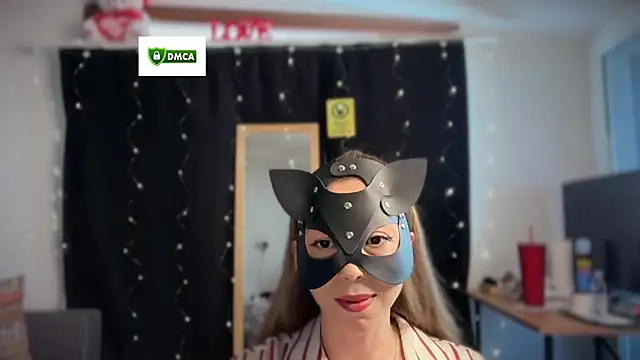  Nefertiti online show from 06.11.26