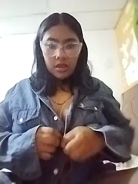 Kira Lu online show from 10.18.25