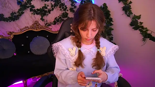 CuteeFoxy online show from 11.28.25