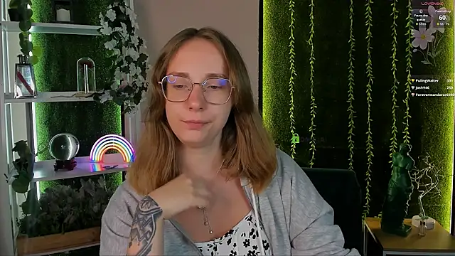 Snapshot of evalora_vei chatting on 07.19.26 evalora vei online show from 07.19.26
