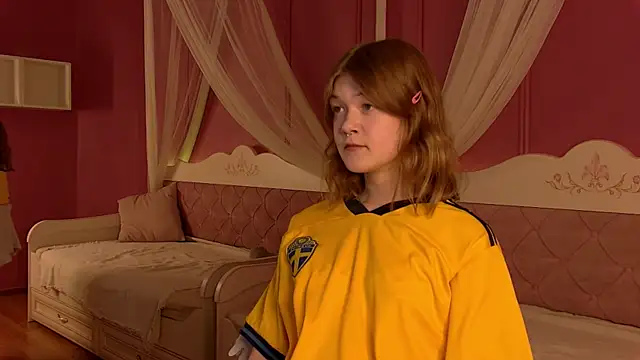 Snapshot of AllyBond chatting on 10.19.25 AllyBond online show from 10.19.25