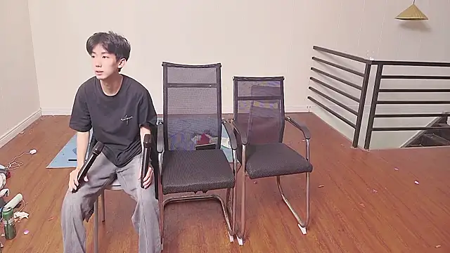 Snapshot of tyboys chatting on 10.18.25 tyboys online show from 10.18.25