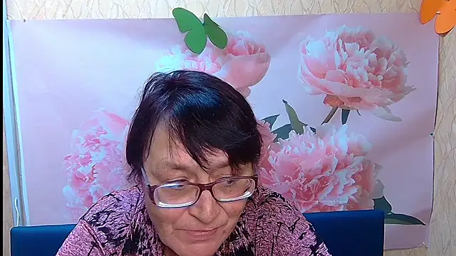 Snapshot of MeganSword chatting on 10.16.25 MeganSword online show from 10.16.25