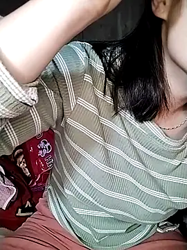 Snapshot of Hani-i chatting on 02.15.26 Hani-i online show from 02.15.26