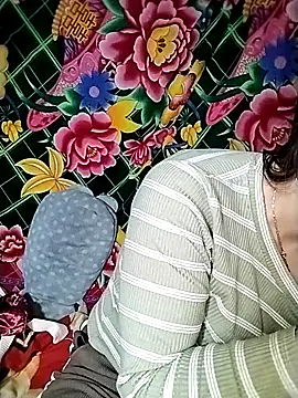 Snapshot of Hani-i chatting on 02.24.26 Hani-i online show from 02.24.26