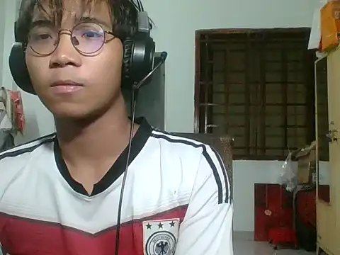 kave2033 online show from 10.31.25