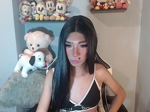 Snapshot of Yourasianbabyemma chatting on 10.29.25 Yourasianbabyemma online show from 10.29.25