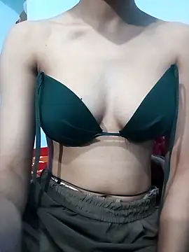 Snapshot of strip_queennn chatting on 11.24.25 strip queennn online show from 11.24.25