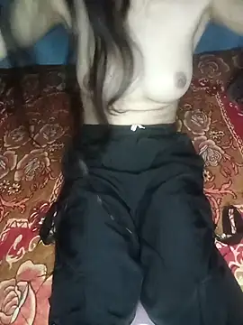 Snapshot of strip_queennn chatting on 12.21.25 strip queennn online show from 12.21.25