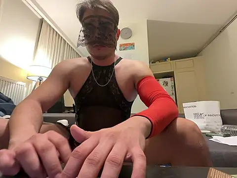 dicsucerboy77 online show from 04.14.26