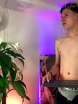 Snapshot of SsexCouplee chatting on 11.11.25 SsexCouplee online show from 11.11.25