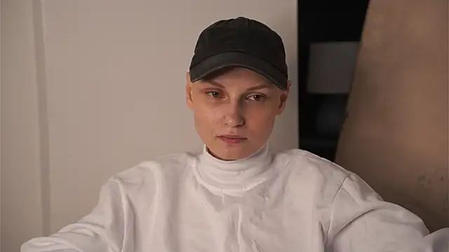 Snapshot of EstherKoltz chatting on 10.17.25 EstherKoltz online show from 10.17.25