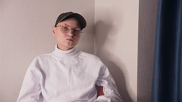 Snapshot of EstherKoltz chatting on 10.24.25 EstherKoltz online show from 10.24.25