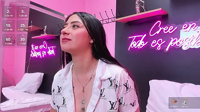 JuliethCruz  online show from 10.30.25