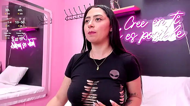 JuliethCruz  online show from 12.14.25