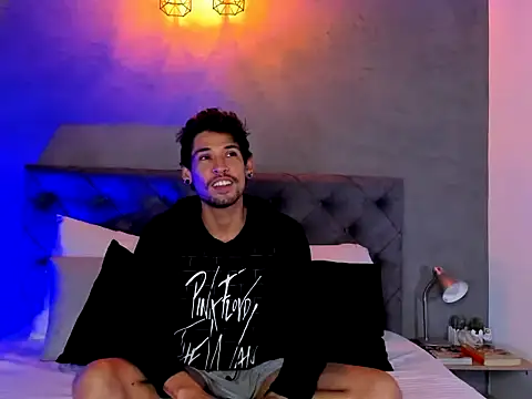 Snapshot of MaxHuston chatting on 11.14.25 MaxHuston online show from 11.14.25