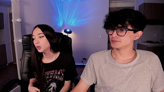 Snapshot of Mikeyvioleta_ chatting on 11.26.25 Mikeyvioleta online show from 11.26.25