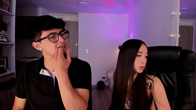 Snapshot of Mikeyvioleta_ chatting on 12.21.25 Mikeyvioleta online show from 12.21.25