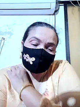 Moyna 1 online show from 10.17.25