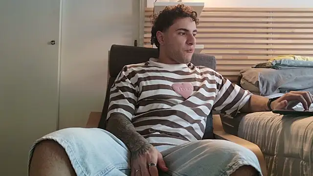 Snapshot of KevinWolf777 chatting on 03.19.26 KevinWolf777 online show from 03.19.26