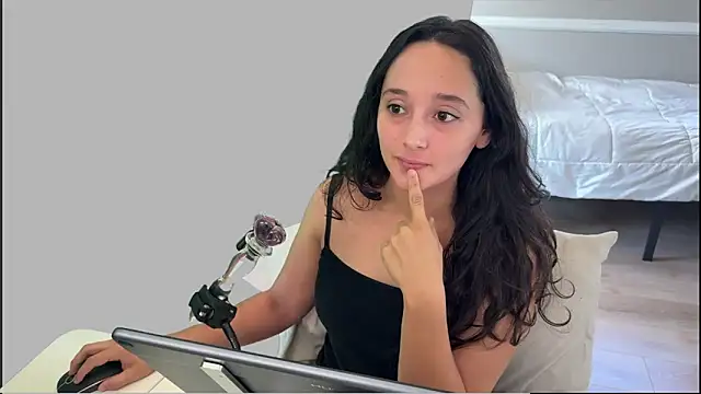 Snapshot of WinnieRin chatting on 12.03.25 WinnieRin online show from 12.03.25