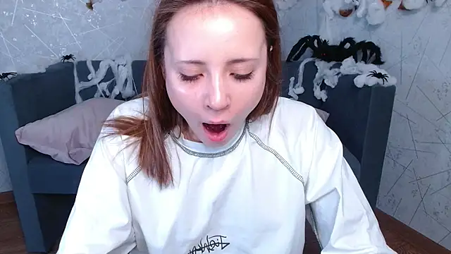 Snapshot of evaa_here_ chatting on 10.27.25 evaa here online show from 10.27.25