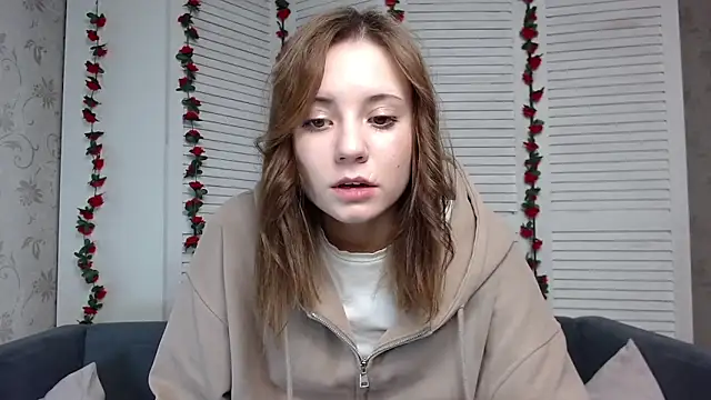 Snapshot of evaa_here_ chatting on 11.06.25 evaa here online show from 11.06.25