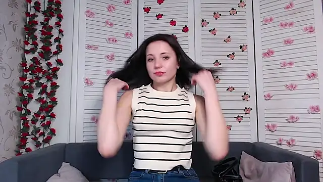 Snapshot of evaa_here_ chatting on 11.24.25 evaa here online show from 11.24.25