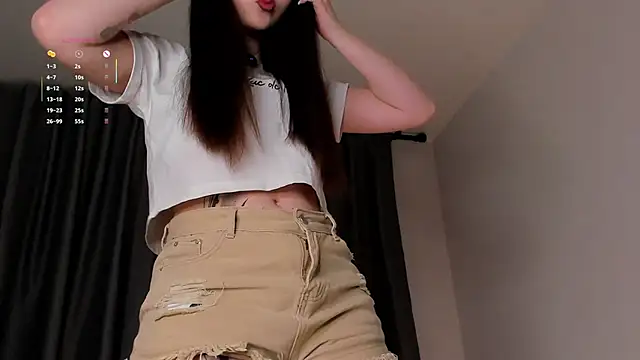 Snapshot of NadiaGnegy chatting on 10.27.25 NadiaGnegy online show from 10.27.25