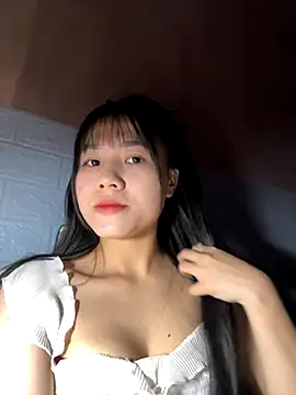 Snapshot of Leaf-Tgu chatting on 10.25.25 Leaf-Tgu online show from 10.25.25