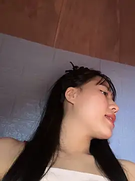 Snapshot of Leaf-Tgu chatting on 11.05.25 Leaf-Tgu online show from 11.05.25