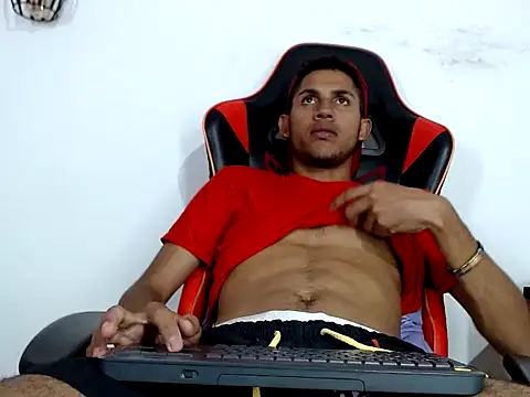 sexy latin cum online show from 10.18.25