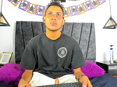 sexy latin cum online show from 10.27.25