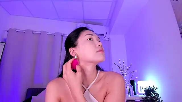 Divine Madeleine online show from 07.16.26