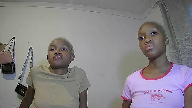 Snapshot of DoubleSpreadXX chatting on 02.19.26 DoubleSpreadXX online show from 02.19.26