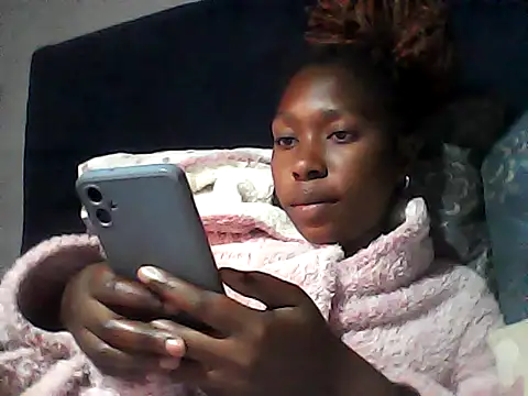 Snapshot of sexysmalldaily04 chatting on 10.17.25 sexysmalldaily04 online show from 10.17.25