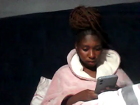 Snapshot of sexysmalldaily04 chatting on 10.17.25 sexysmalldaily04 online show from 10.17.25