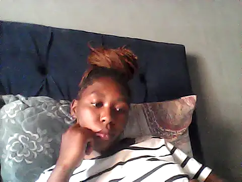 Snapshot of sexysmalldaily04 chatting on 10.26.25 sexysmalldaily04 online show from 10.26.25