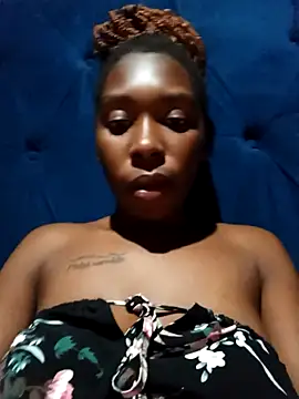 Snapshot of sexysmalldaily04 chatting on 11.08.25 sexysmalldaily04 online show from 11.08.25