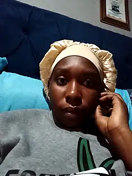 Snapshot of sexysmalldaily04 chatting on 12.14.25 sexysmalldaily04 online show from 12.14.25