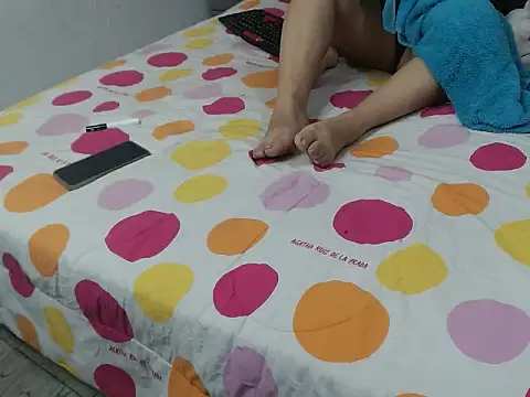 Snapshot of camilahot10 chatting on 10.21.25 camilahot10 online show from 10.21.25