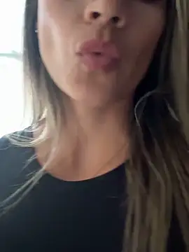 valentina herrrera online show from 10.31.25