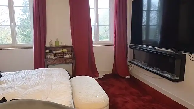 Snapshot of Lailawick chatting on 11.15.25 Lailawick online show from 11.15.25